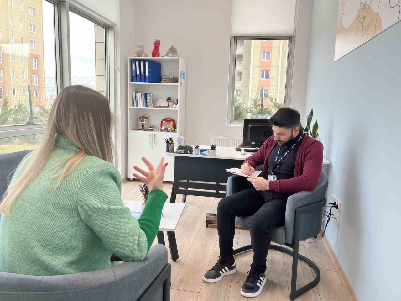 Uzmanlar, depremi yaşayan kişilerle dayanışmada doğru iletişime dikkat çekti