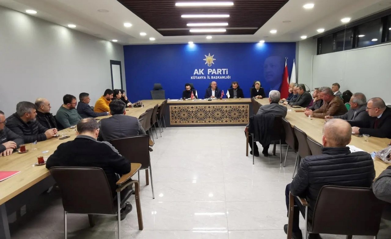 Kütahya AK Parti’de deprem felaketinde yapılan faaliyetler masaya yatırıldı