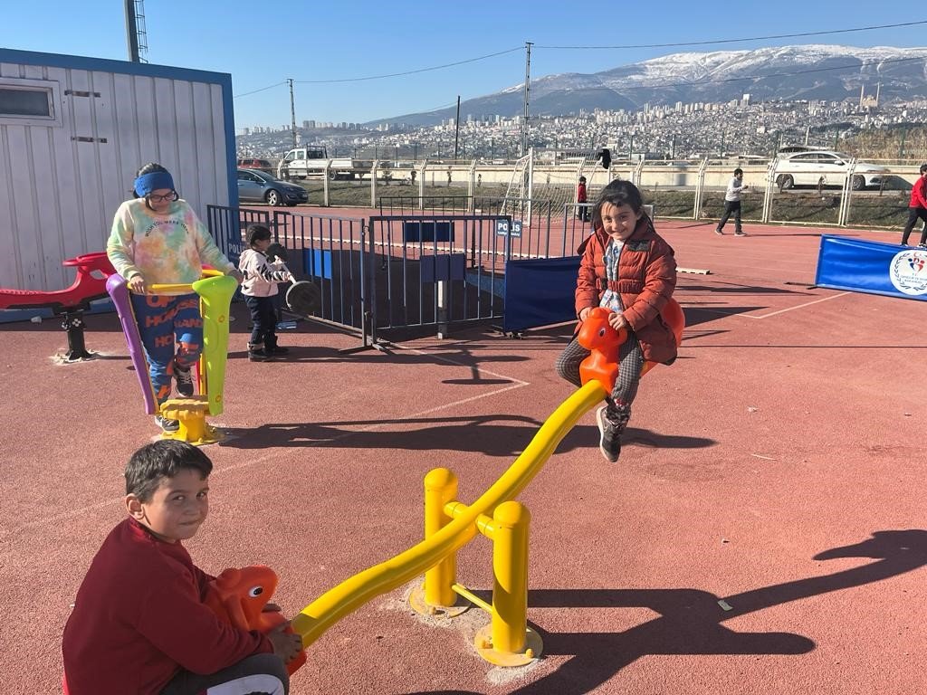 Melikgazi Çadır Kente Oyun Parkı Kurdu