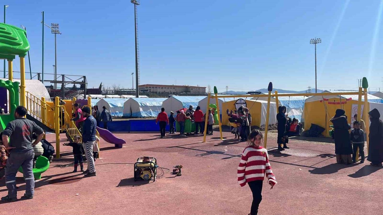 Melikgazi Çadır Kente Oyun Parkı Kurdu