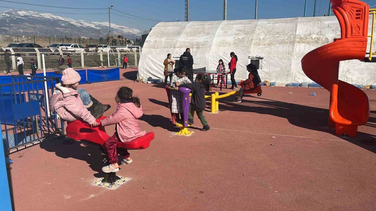 Melikgazi Çadır Kente Oyun Parkı Kurdu