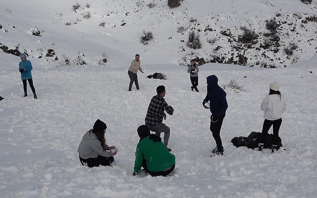 Denizli Kayak Merkezi, snowboard ve yamaç paraşütü tutkunlarının gözde mekanı oldu
