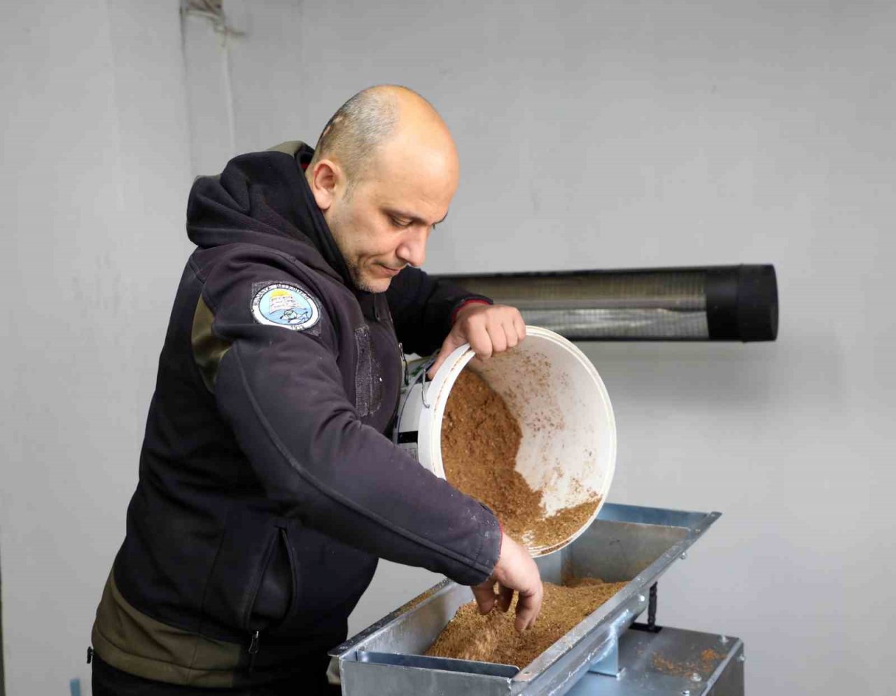 Mudanya Belediyesi kedi ve köpek maması üretimine başladı