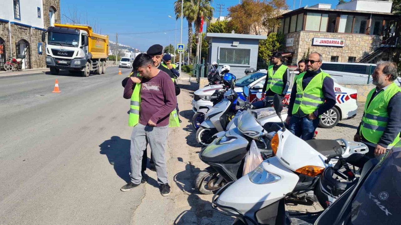 6 ayda 700’den fazla yelek dağıtıldı