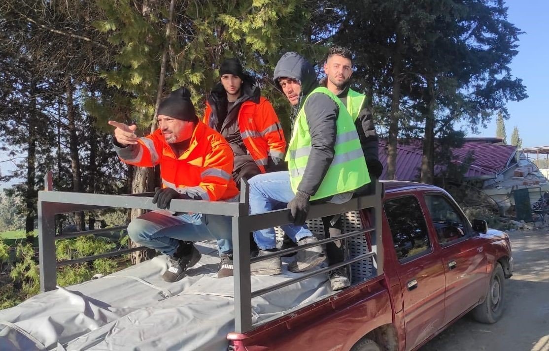 Gönüllü NEVÜ öğrencileri deprem bölgesinde