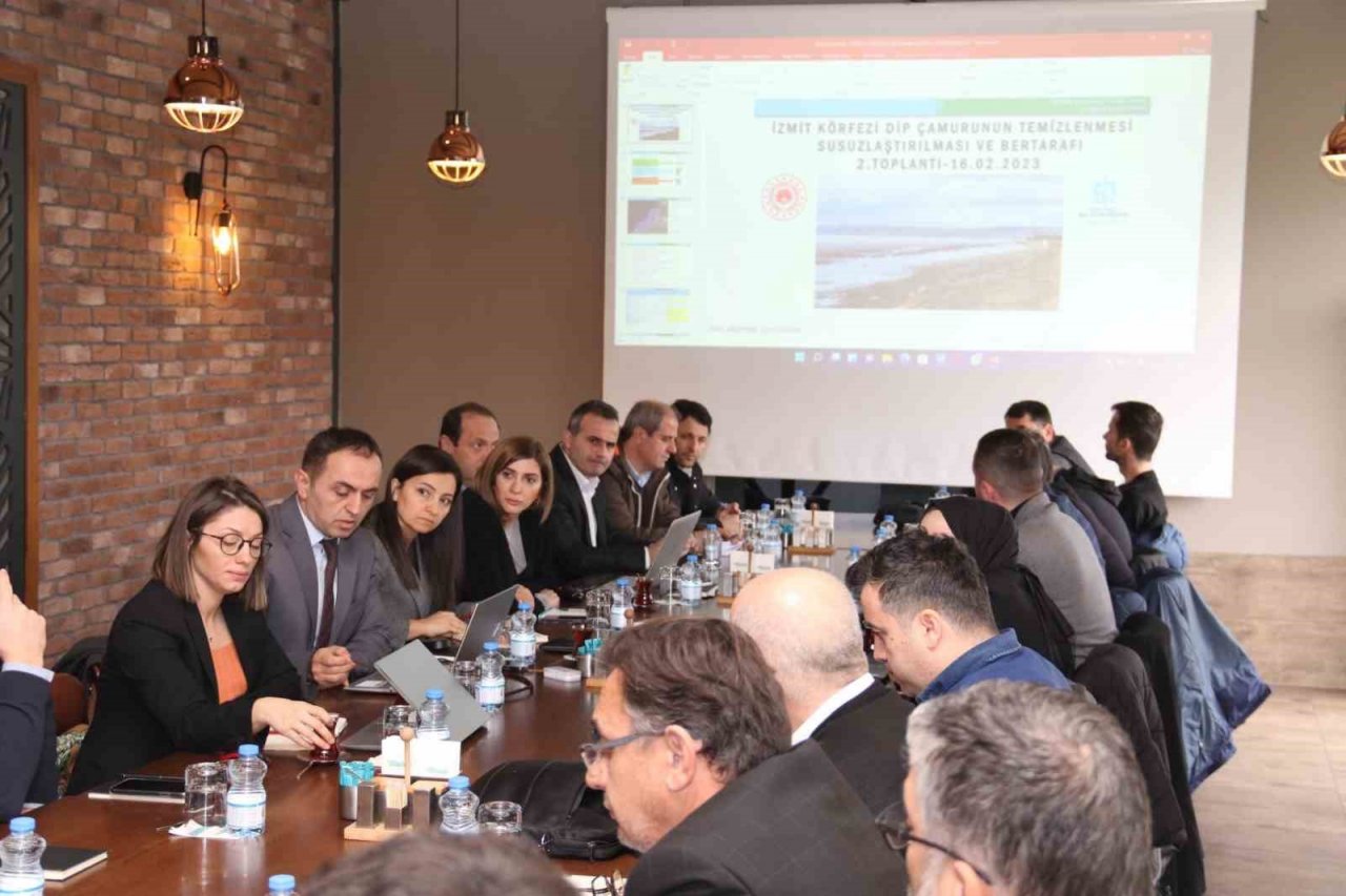 İzmit Körfezi’nin dip çamuru temizlenecek