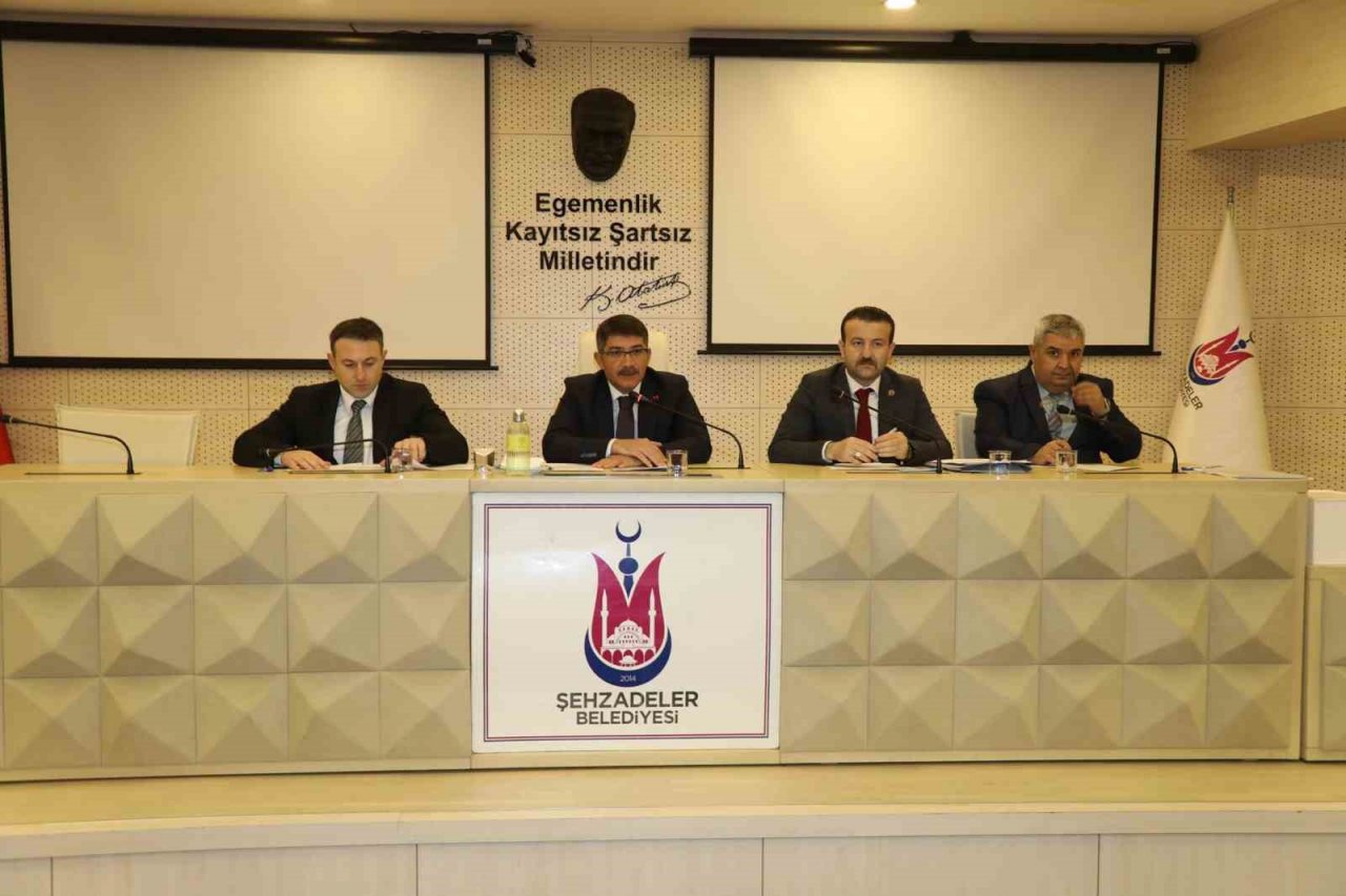 22 aracımız ve 100’ün üzerinde personelimiz deprem bölgesinde görev yapıyor