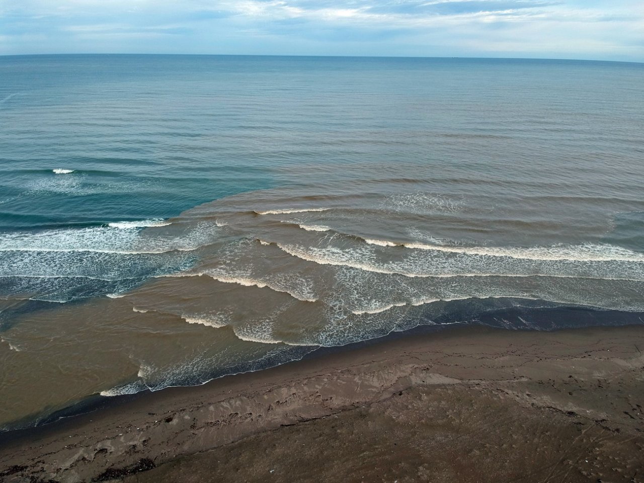 Karadeniz çamura büründü
