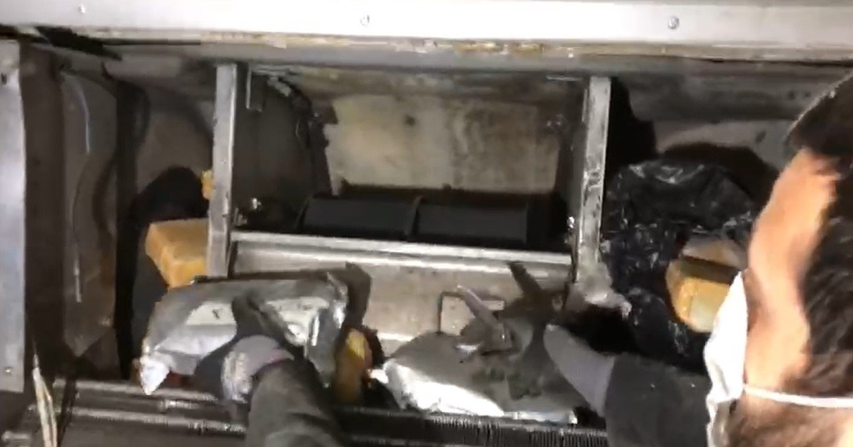 TEM’de durdurulan saman yüklü tırdan 99 kilo eroin çıktı