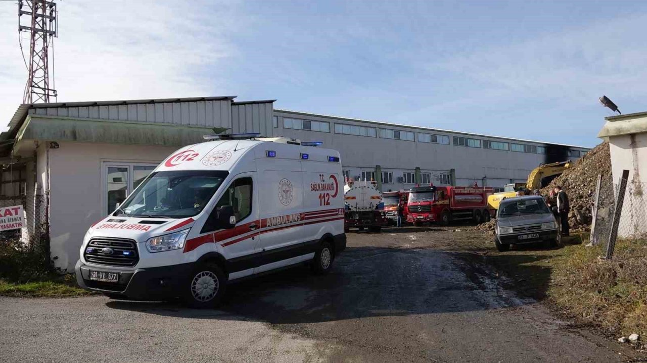 Trabzon’un Arsin ilçesinde bir depoda çıkan yangın ve yoğun duman paniğe neden oldu