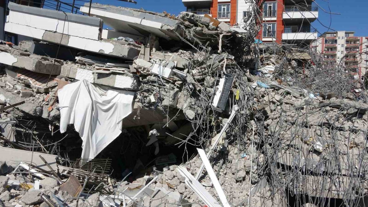 Çok sayıda kişinin öldüğü sitenin müteahhidi tutuklandı