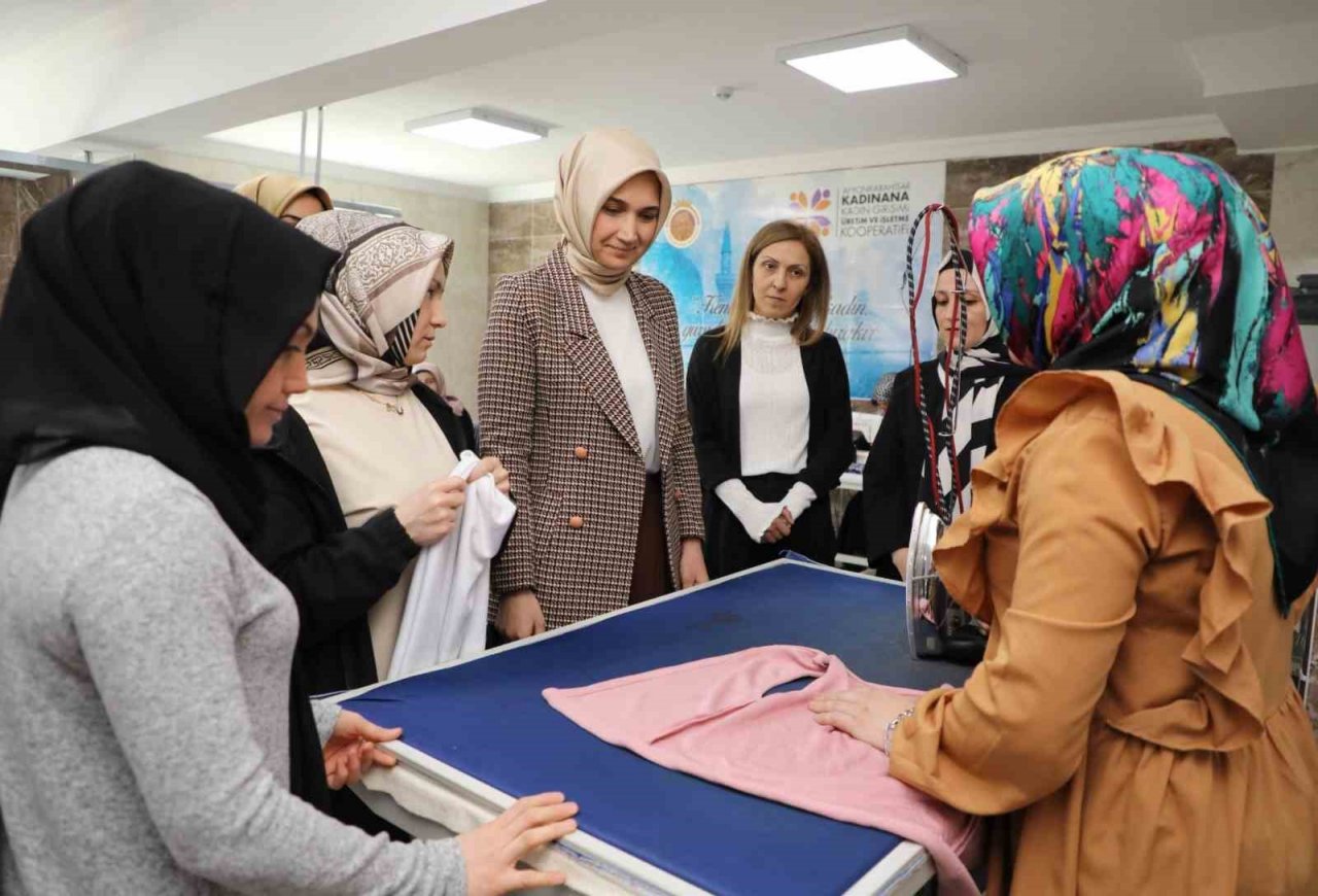 Kadın kültür Evi’nde depremzedeler için binlerce ürün dikildi