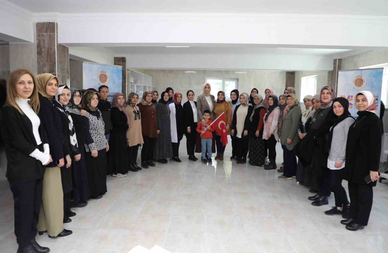 Kadın kültür Evi’nde depremzedeler için binlerce ürün dikildi