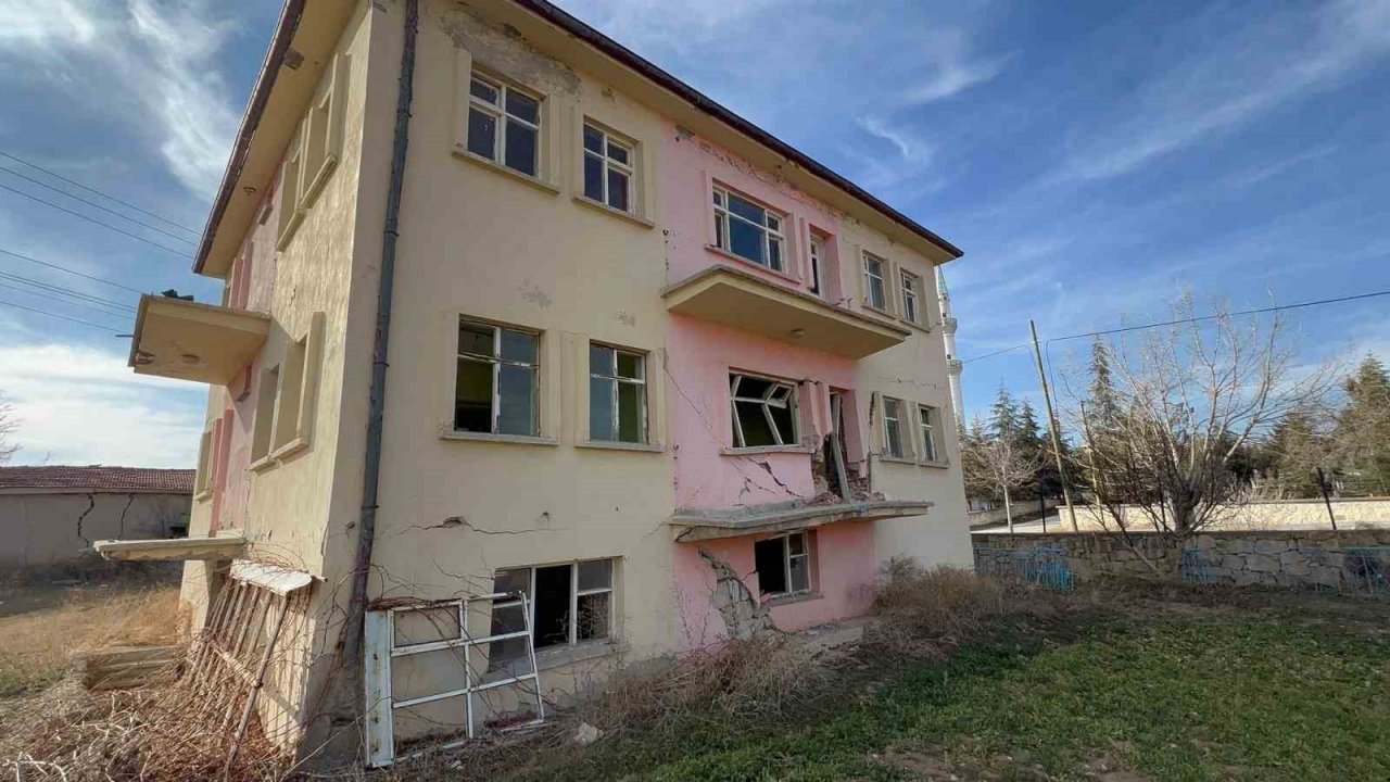Bu görüntüler deprem bölgesindeki bir kentte değil, Afyonkarahisar’dan