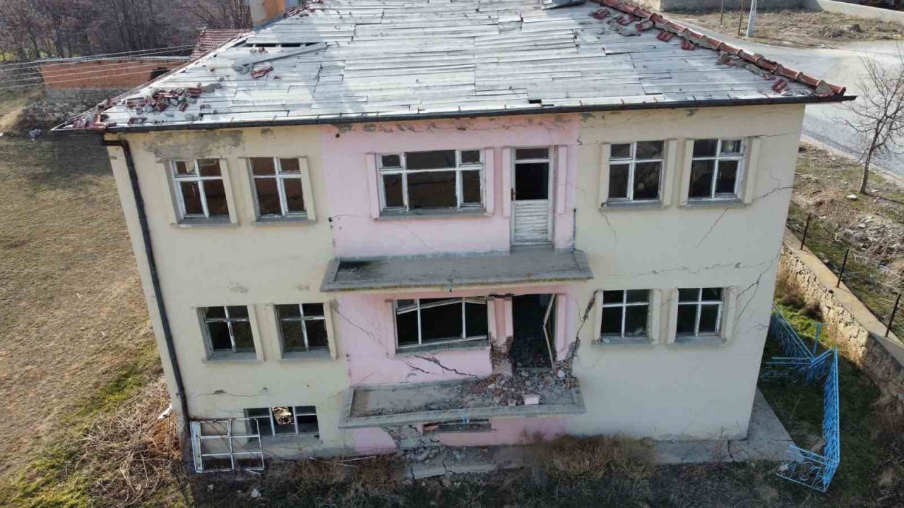 Bu görüntüler deprem bölgesindeki bir kentte değil, Afyonkarahisar’dan