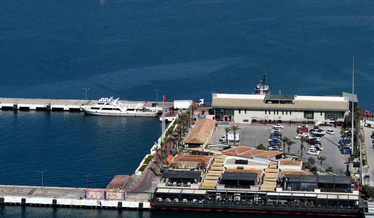 Sisam’dan depremzedelere yardım eli