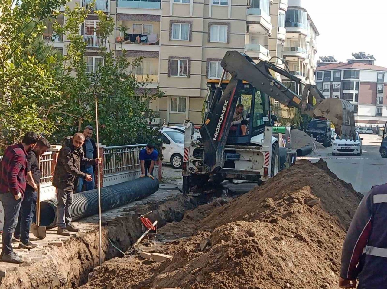Cennetayağı Mahallesi’ne yeni yağmur suyu hatları döşeniyor