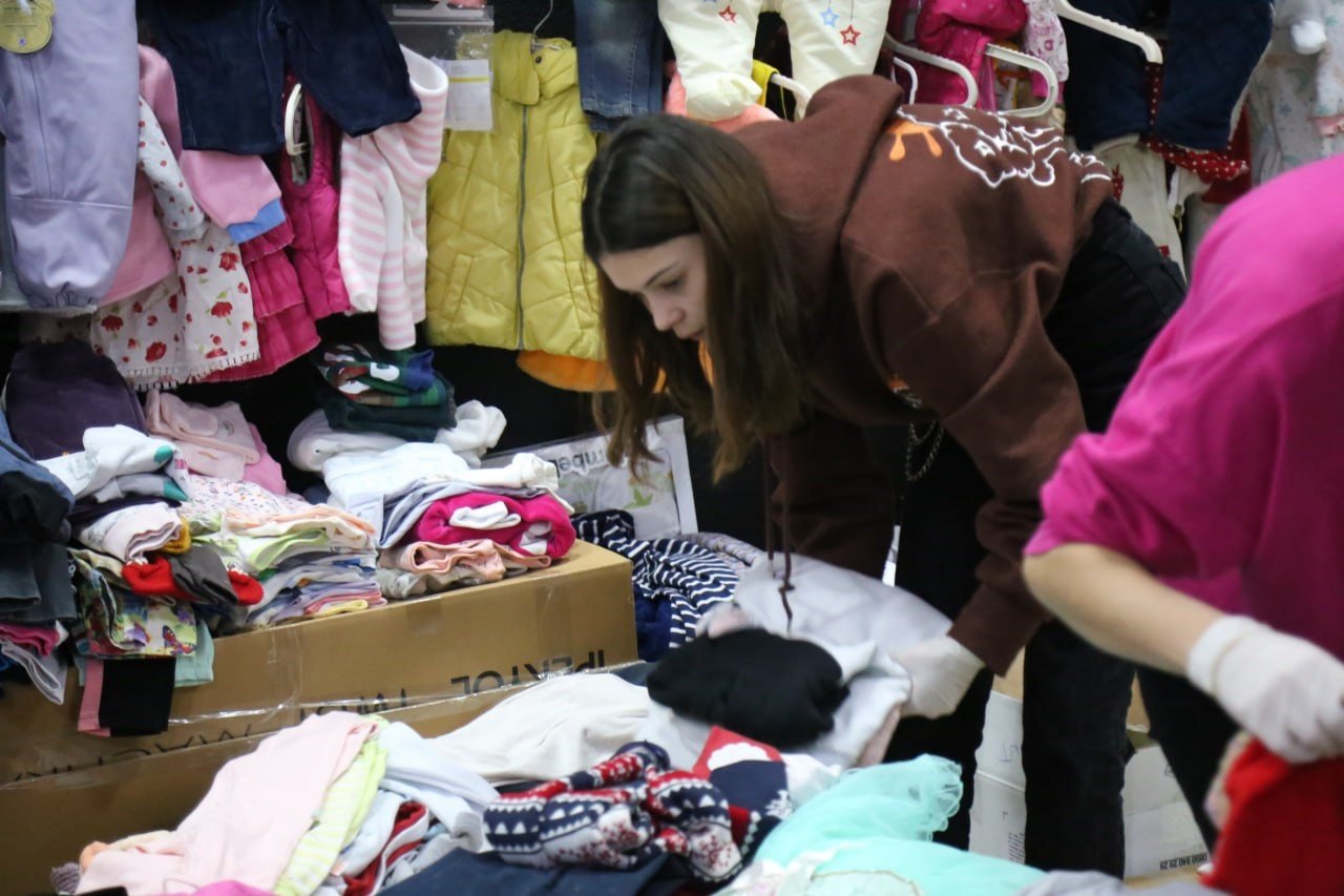 Edremit’te depremzedeler için yardımlar devam ediyor