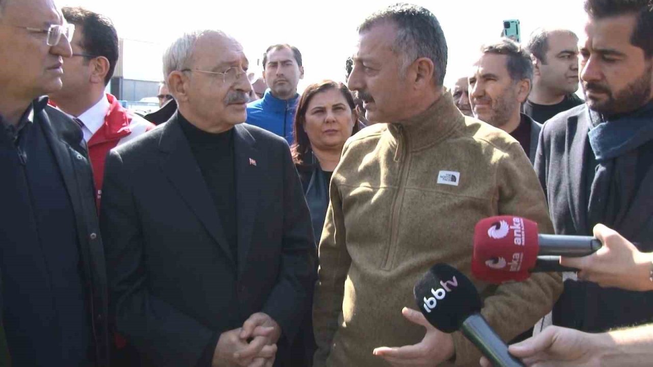 Kemal Kılıçdaroğlu Kocaeli Belediyesi’nin kurduğu çadır kenti ziyaret etti
