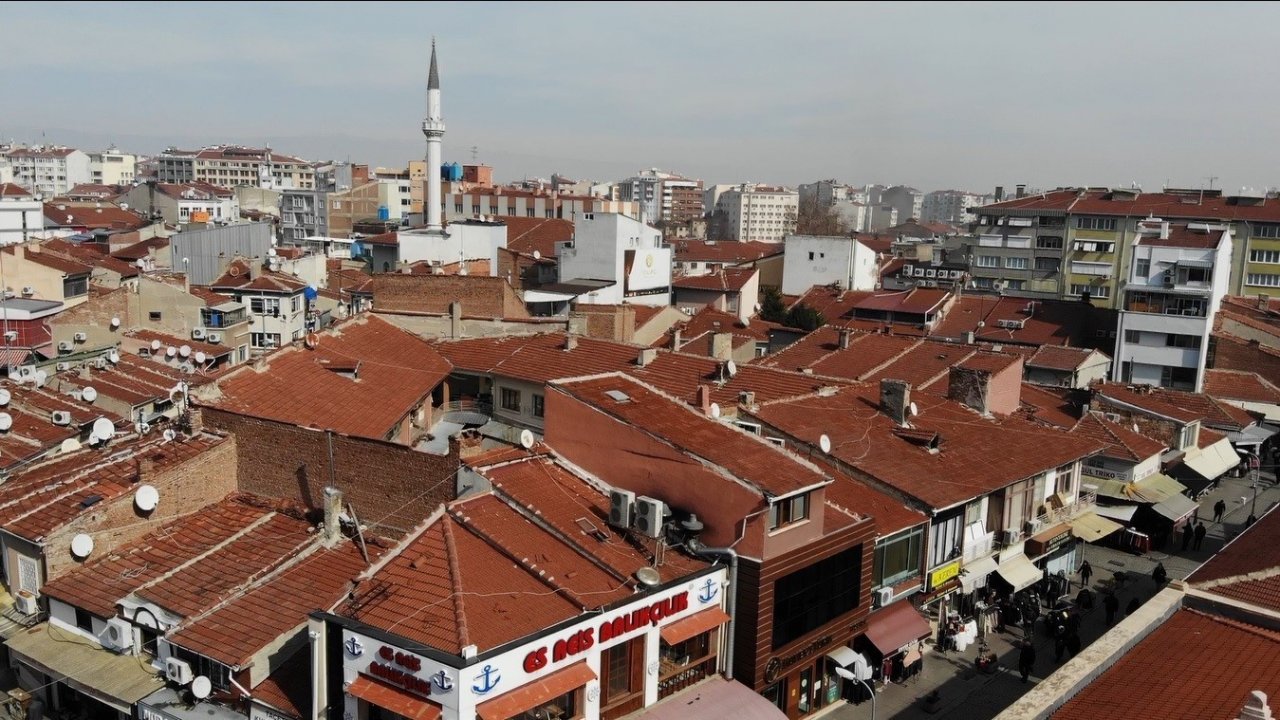 Eskişehirli esnafların bazıları depremzedelere evini açtı, bazıları kirada indirim yaptı