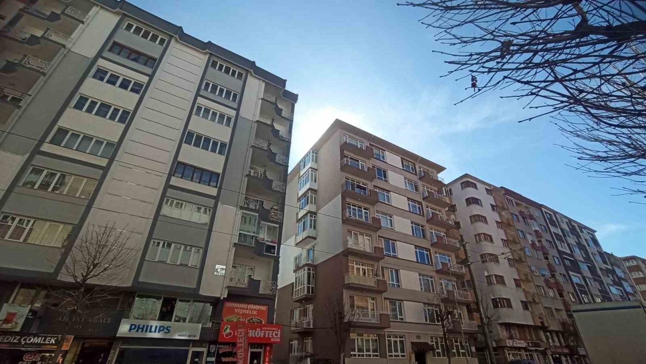 Eskişehirli esnafların bazıları depremzedelere evini açtı, bazıları kirada indirim yaptı