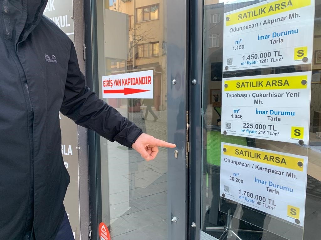 Kapıyı kıran şahıslar özel kilide takıldı