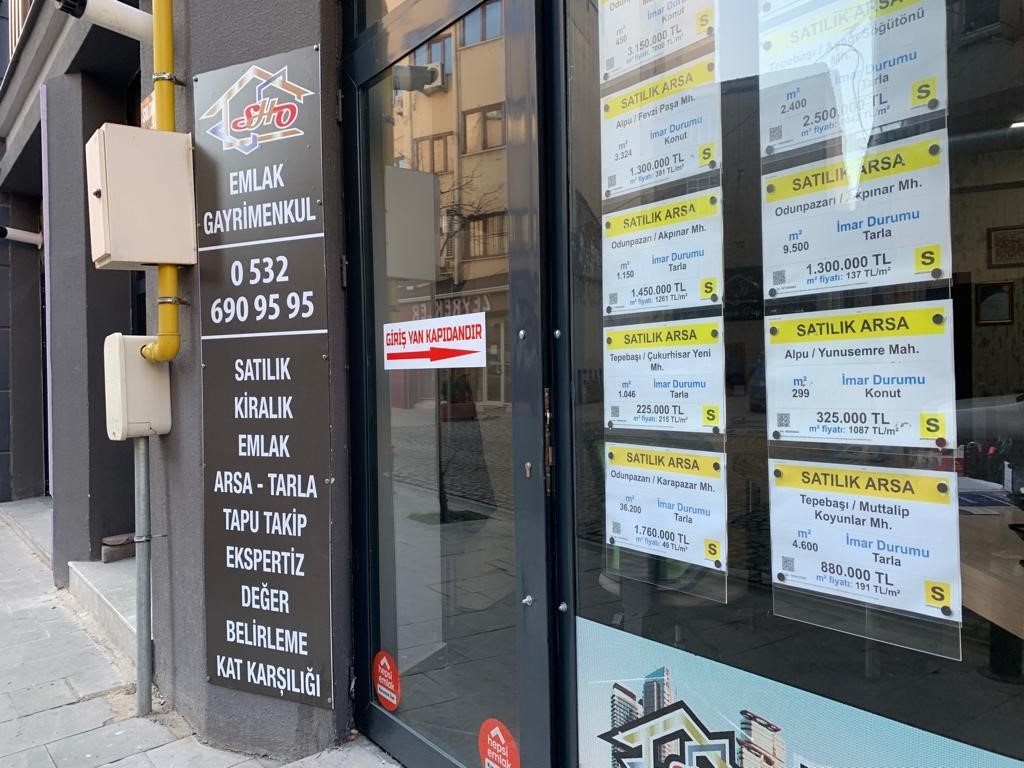 Kapıyı kıran şahıslar özel kilide takıldı