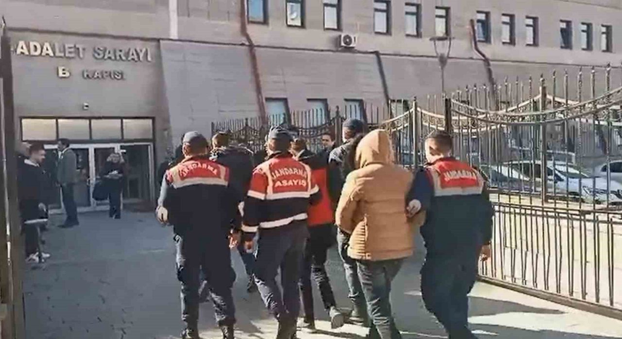 Hırsızlık şüphelisi 3 kişi tutuklandı