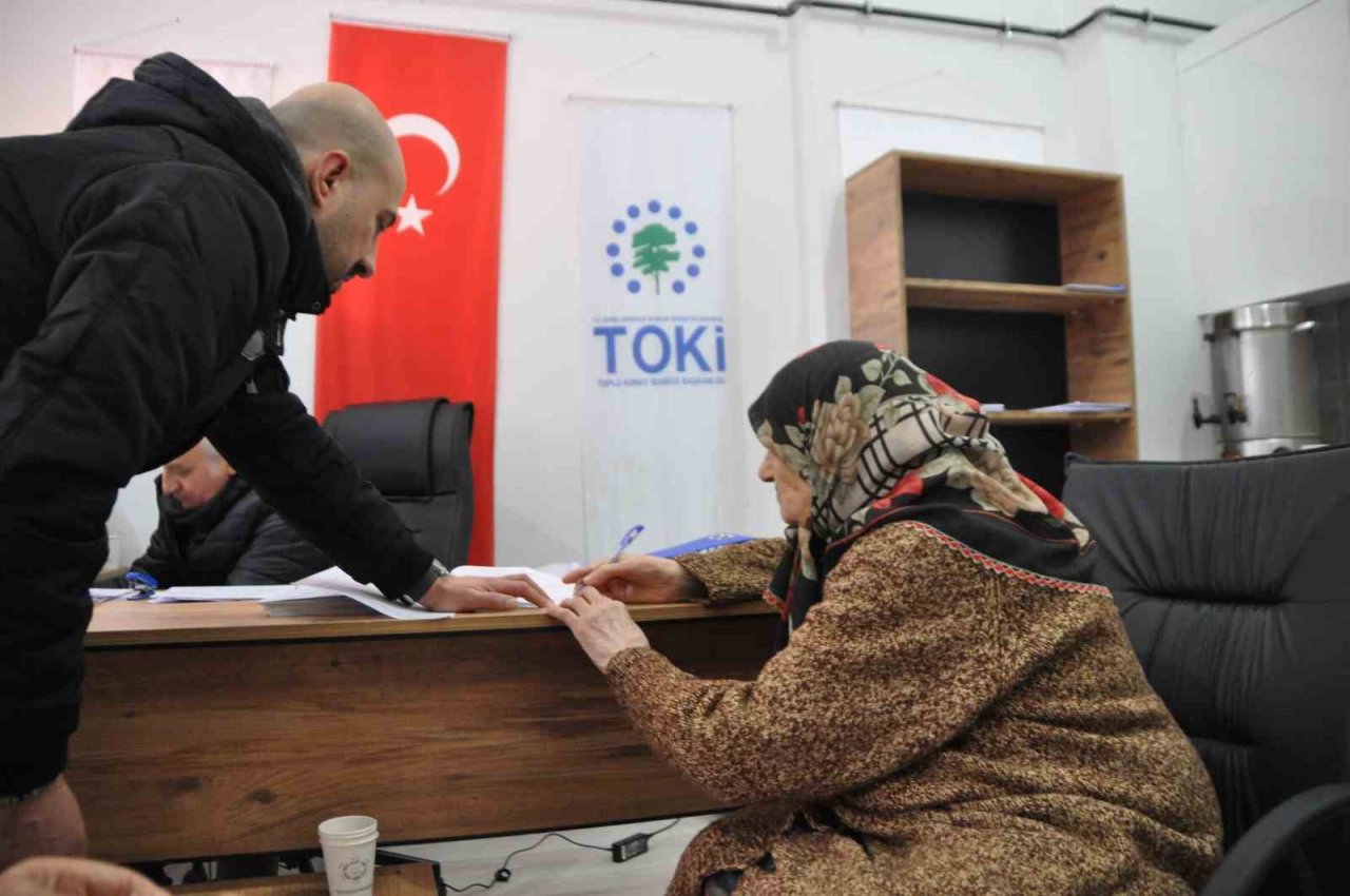 Kentsel dönüşümde 813 konutun daha anahtar teslimi yapıldı