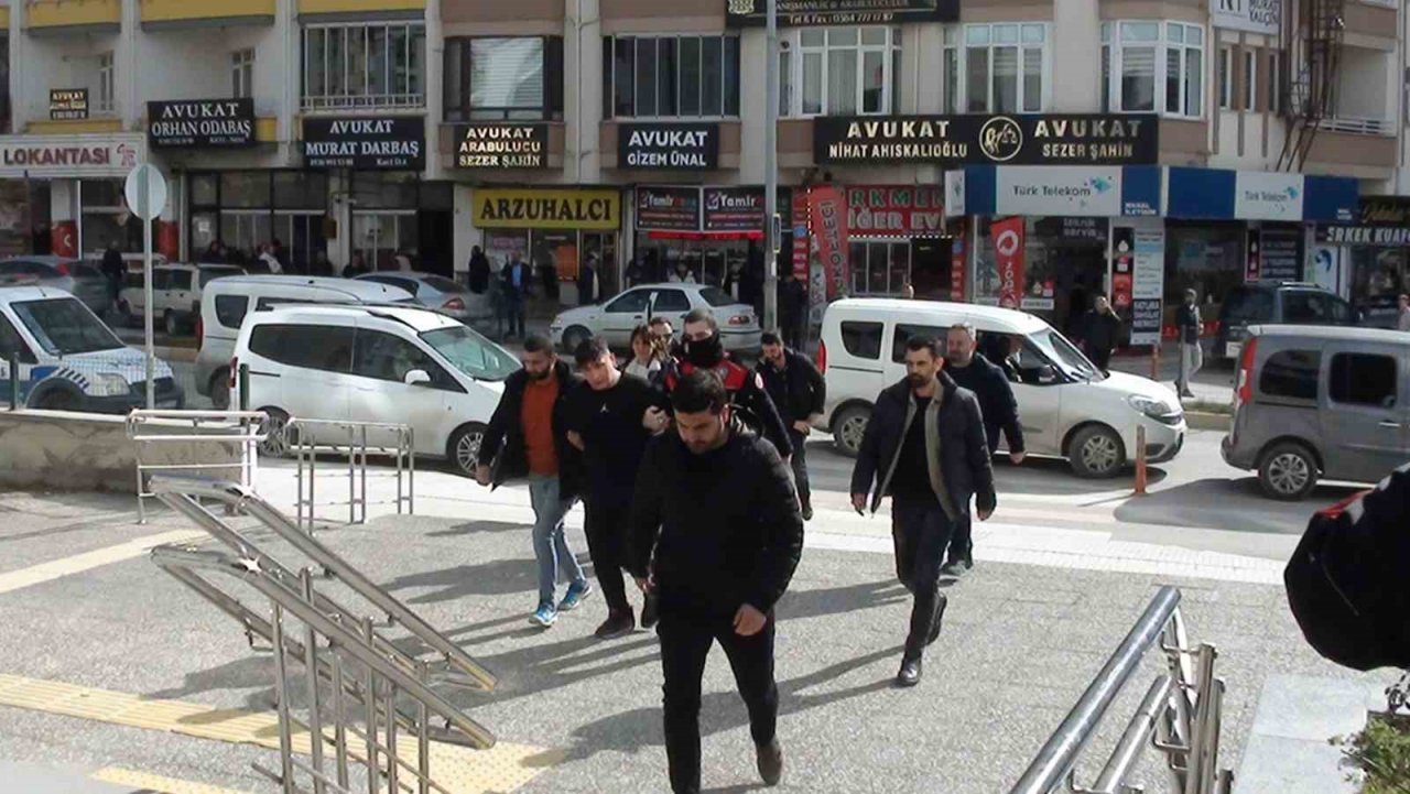 Cinayet şüphelileri adliyeye sevk edildi