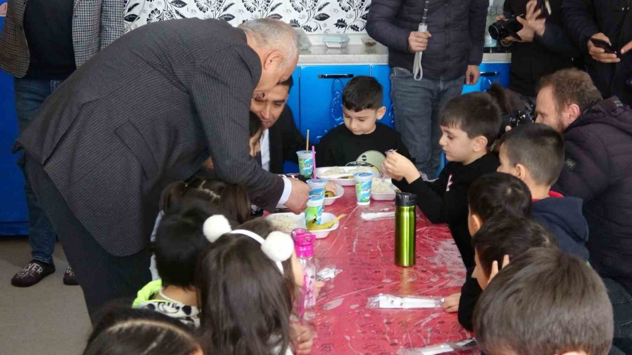 Yüksekovalı öğrencilere ücretsiz yemek hizmeti