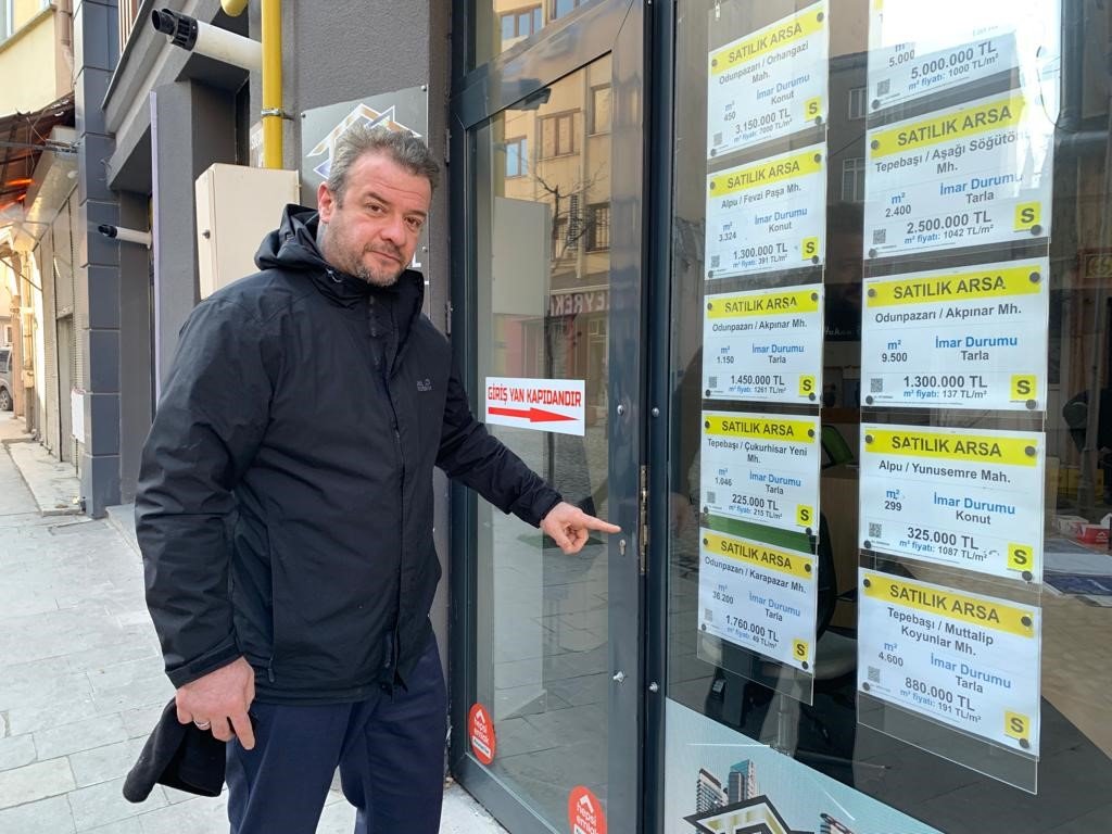 Kapıyı kıran şahıslar özel kilide takıldı