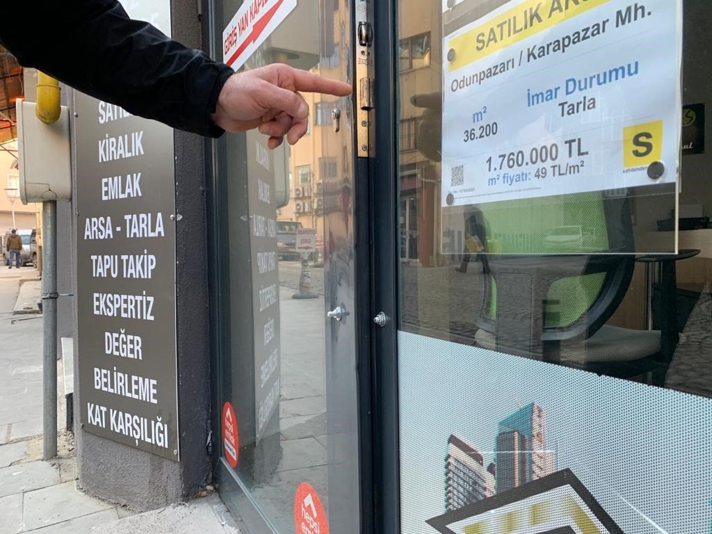 Kapıyı kıran şahıslar özel kilide takıldı