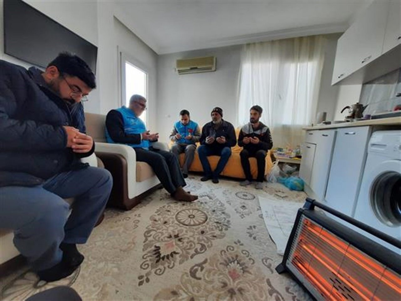 Didim’e gelen depremzedelere manevi destek