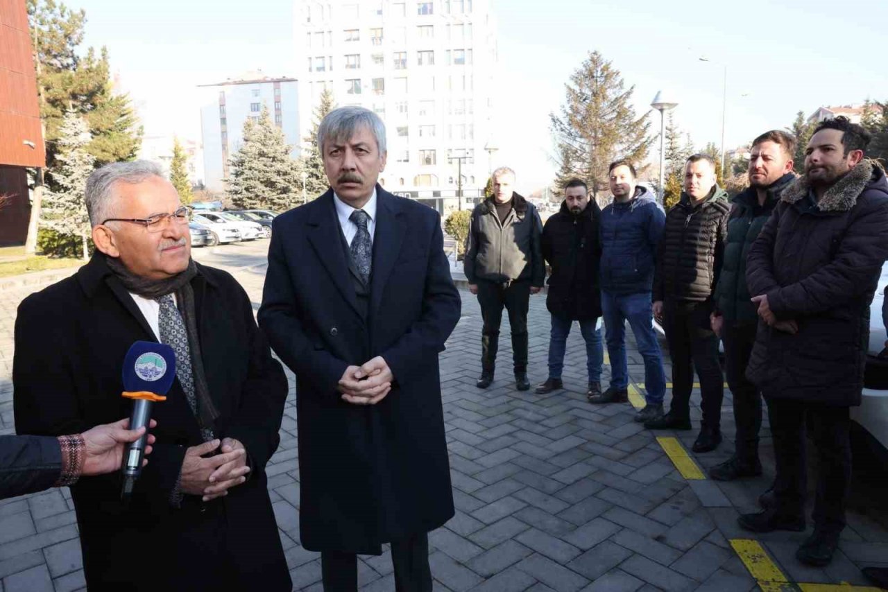 Başkan Büyükkılıç, teknik destek ekibini deprem bölgesine uğurladı