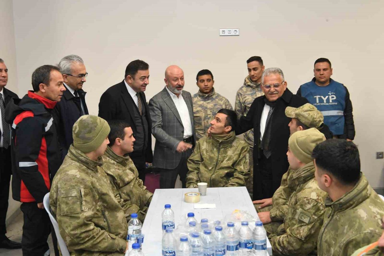 Başkan Büyükkılıç: "Deprem bölgesine yardım, bin tıra ulaştı"