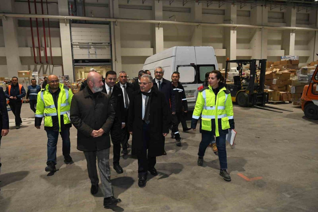 Başkan Büyükkılıç: "Deprem bölgesine yardım, bin tıra ulaştı"