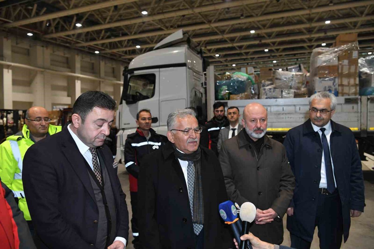 Başkan Büyükkılıç: "Deprem bölgesine yardım, bin tıra ulaştı"