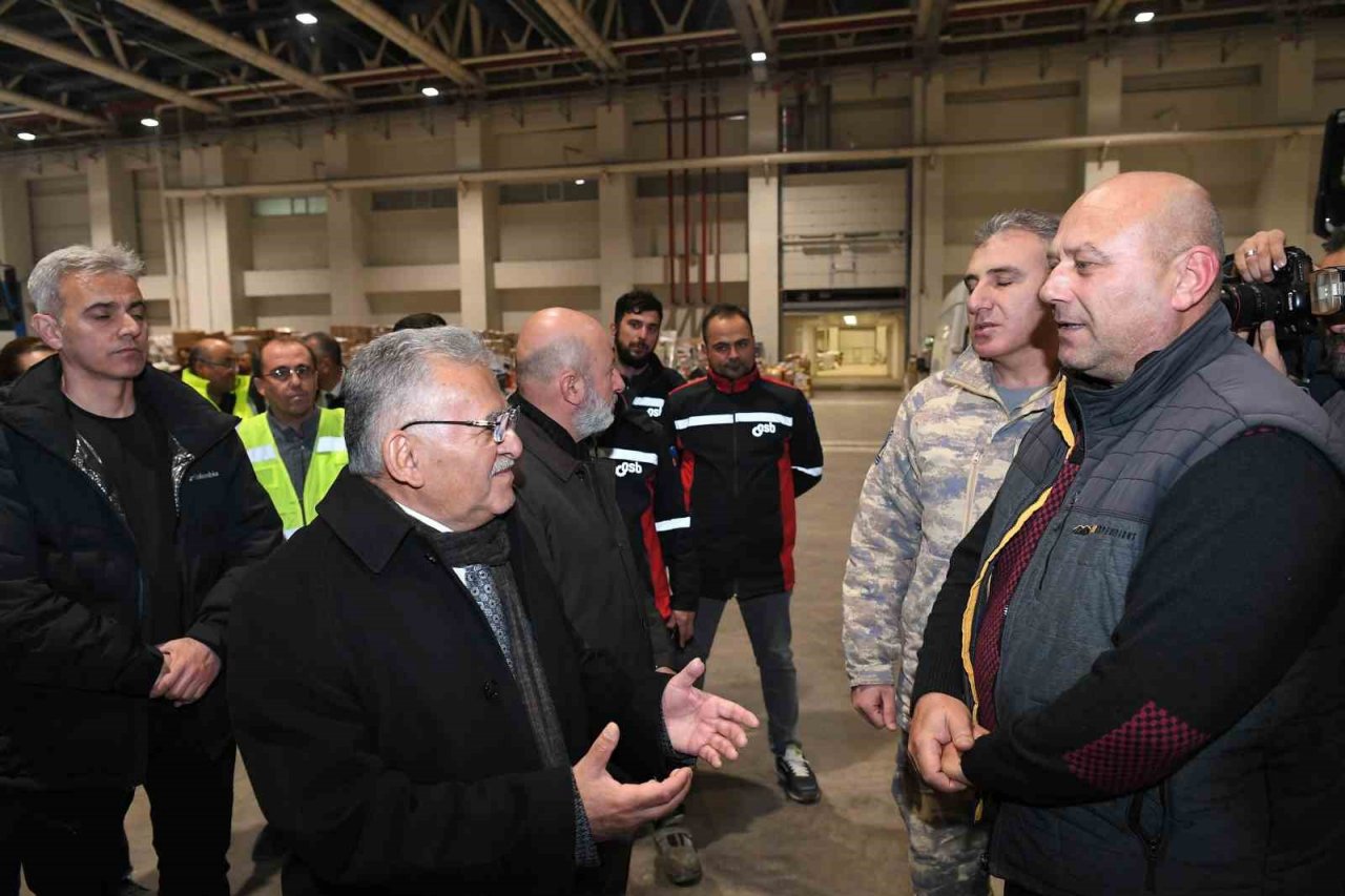 Başkan Büyükkılıç: "Deprem bölgesine yardım, bin tıra ulaştı"