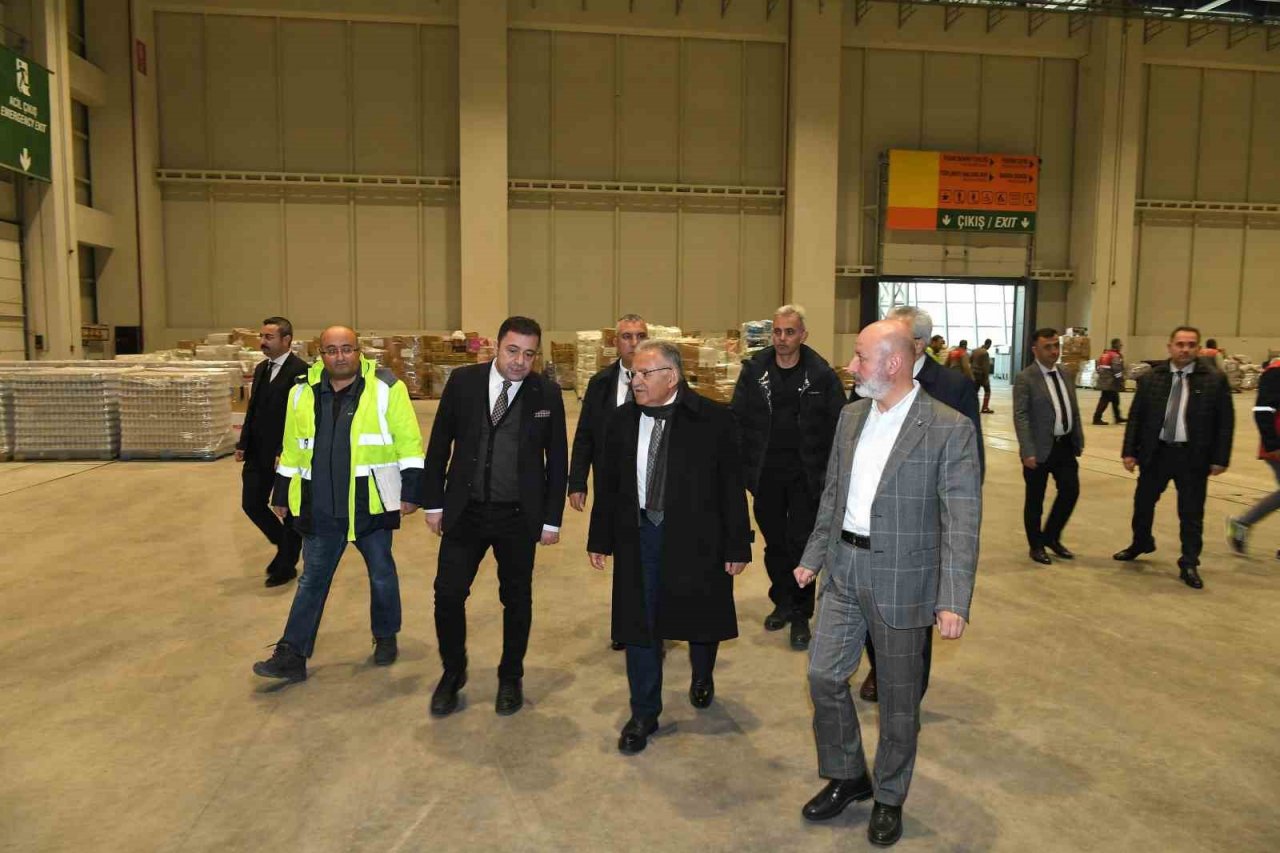 Başkan Büyükkılıç: "Deprem bölgesine yardım, bin tıra ulaştı"