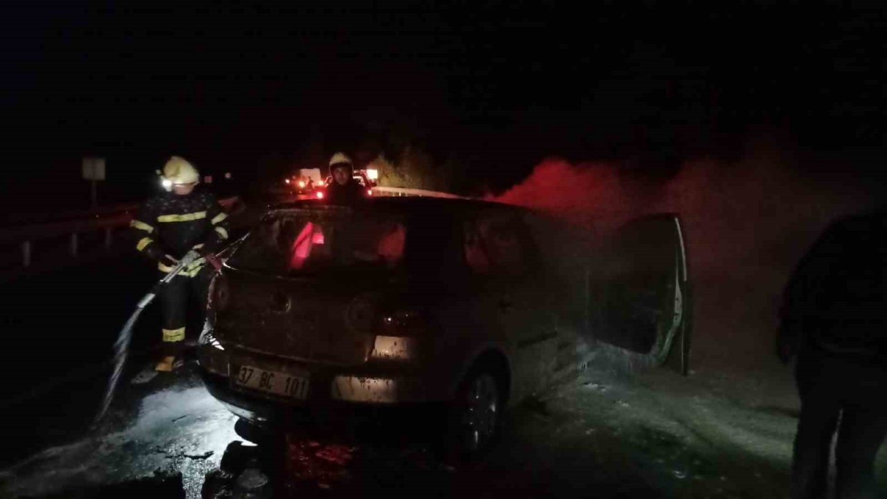 Kaza yapan araç alev topuna döndü