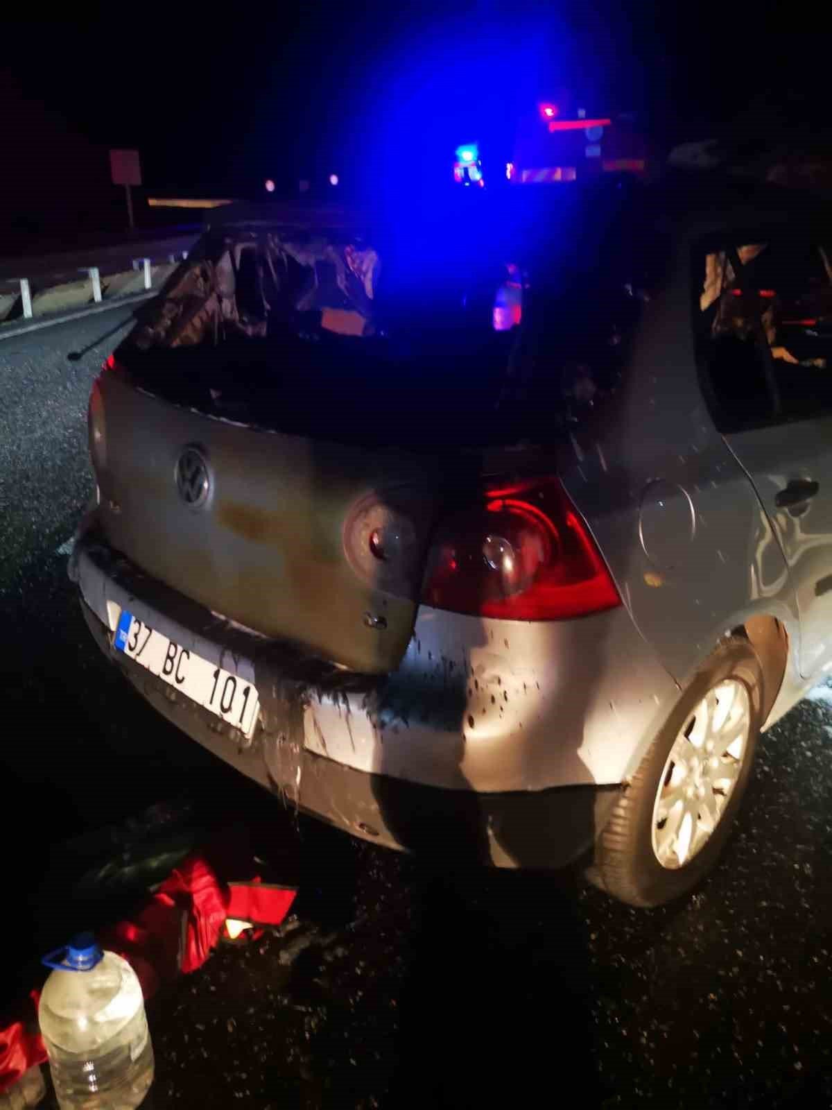 Kaza yapan araç alev topuna döndü