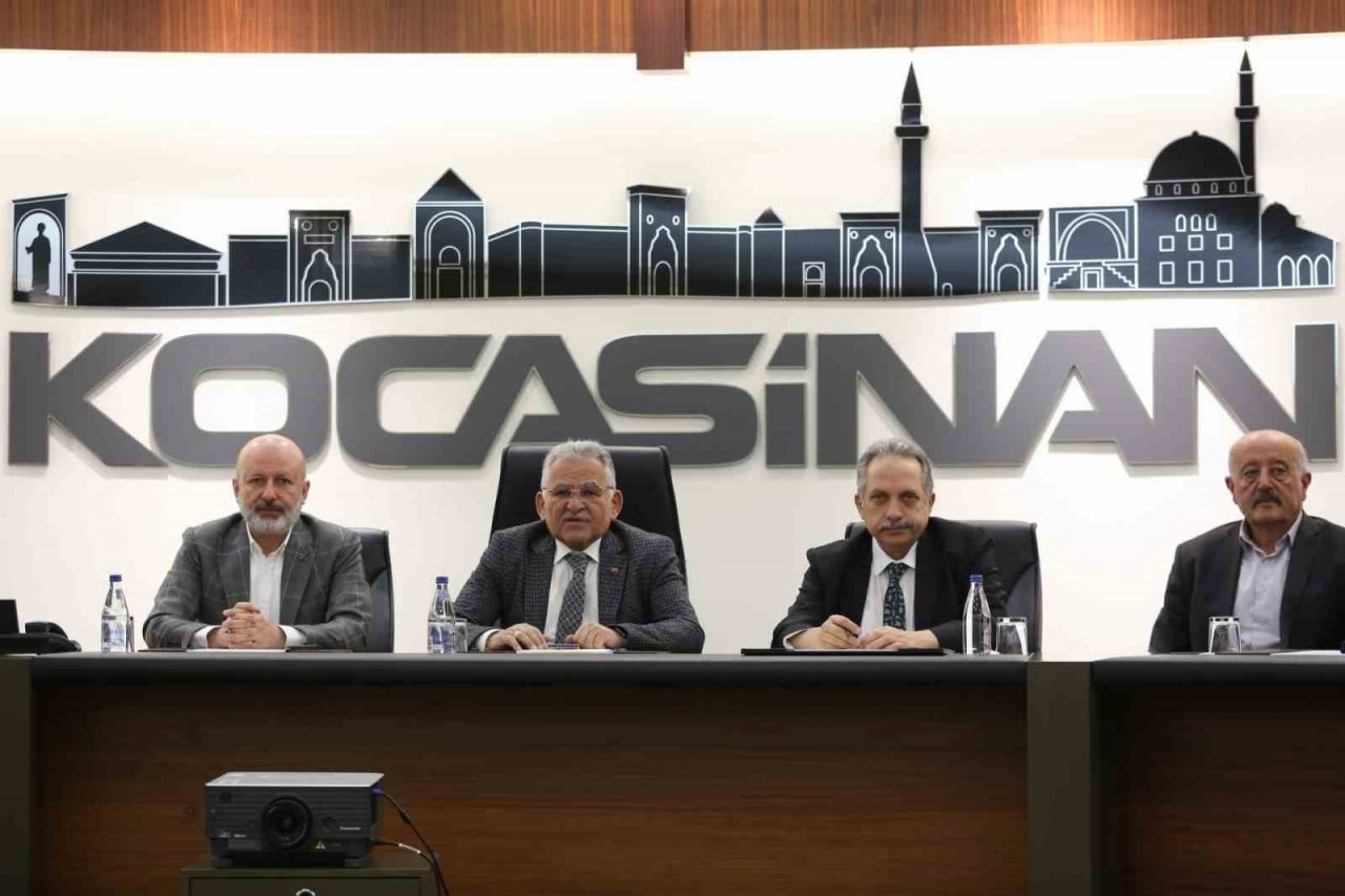 Başkan Çolakbayrakdar; “Çözüm merkezi, 7/24 saat çalışarak, yaraları sarıyor”