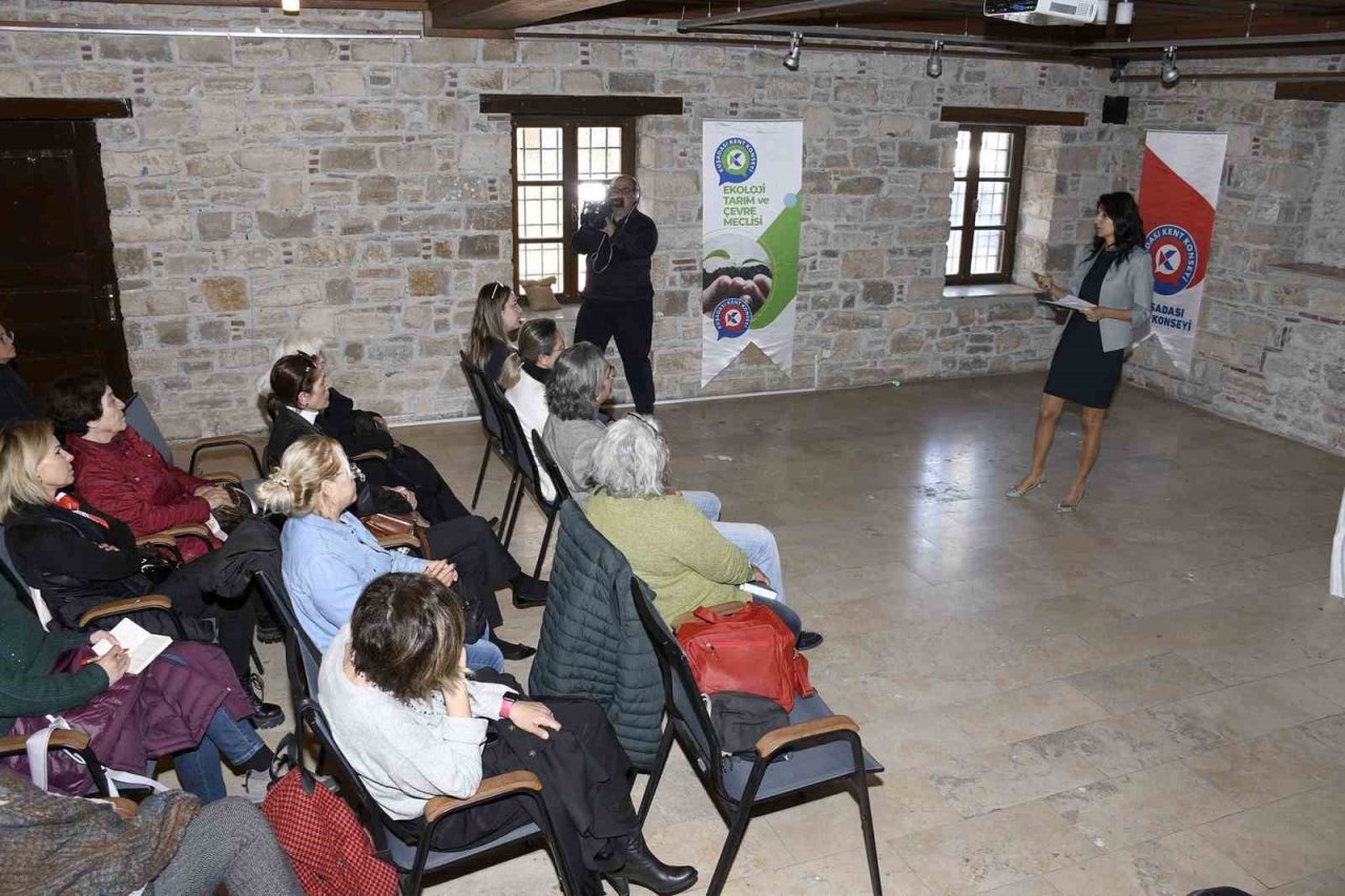 Kuşadası’nda psikologlar depremzedeler için bir araya geldi