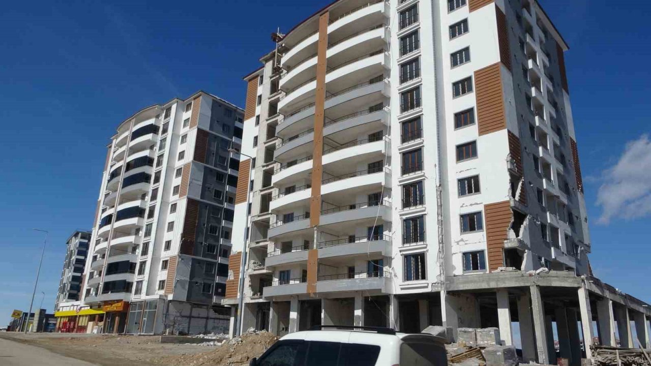 Milyonluk yeni daireleri yıkılan vatandaşlar isyan etti