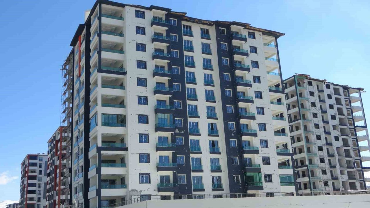 Milyonluk yeni daireleri yıkılan vatandaşlar isyan etti