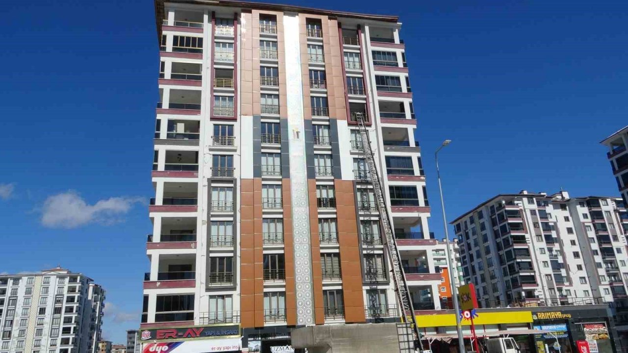 Milyonluk yeni daireleri yıkılan vatandaşlar isyan etti