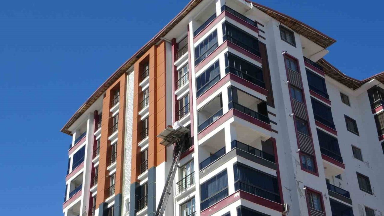 Milyonluk yeni daireleri yıkılan vatandaşlar isyan etti