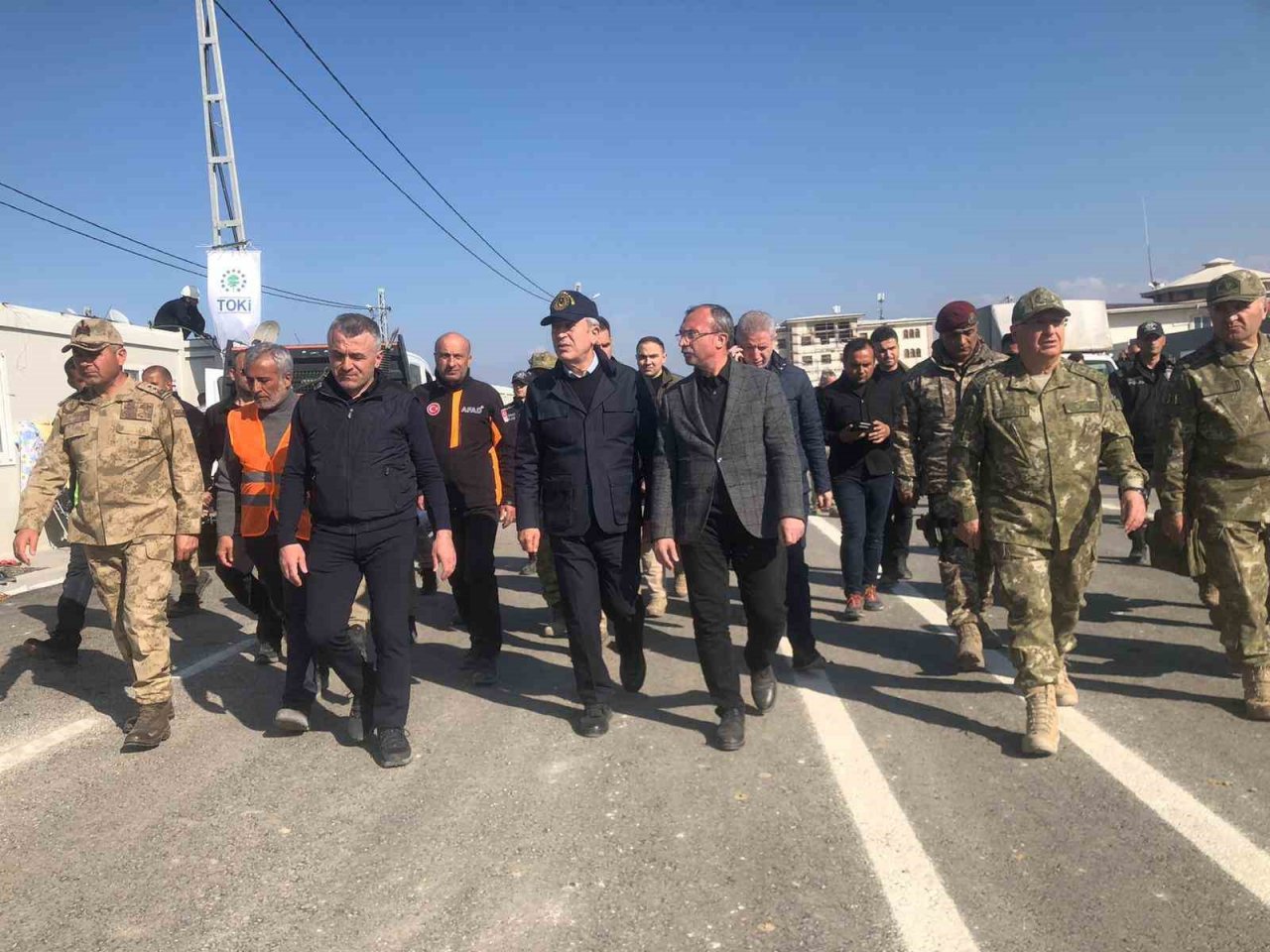 Bakan Akar Nurdağı’nda incelemelerde bulundu