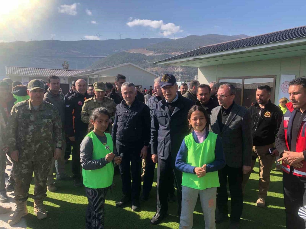 Bakan Akar Nurdağı’nda incelemelerde bulundu